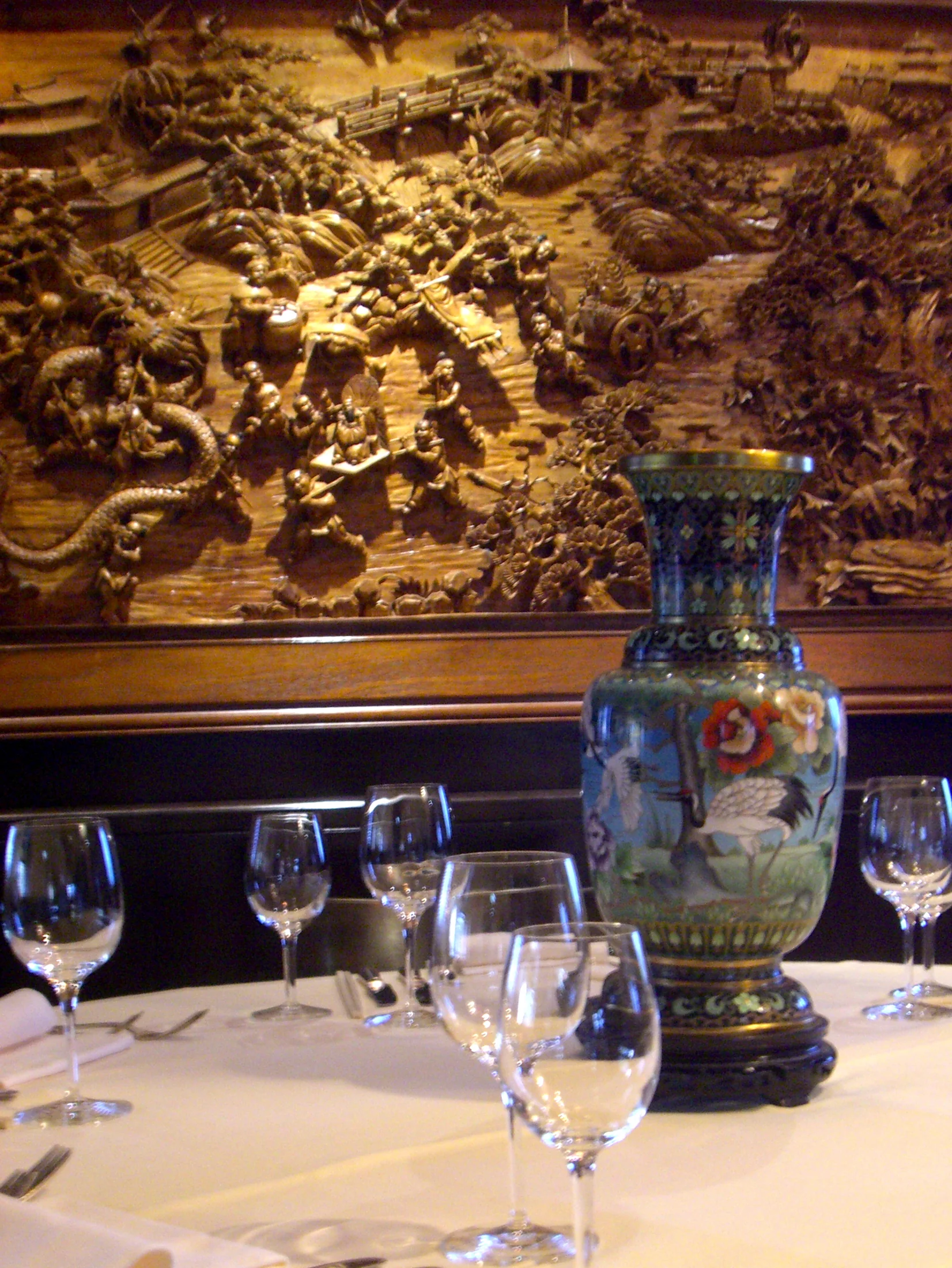 Décor sculpté et table dressée