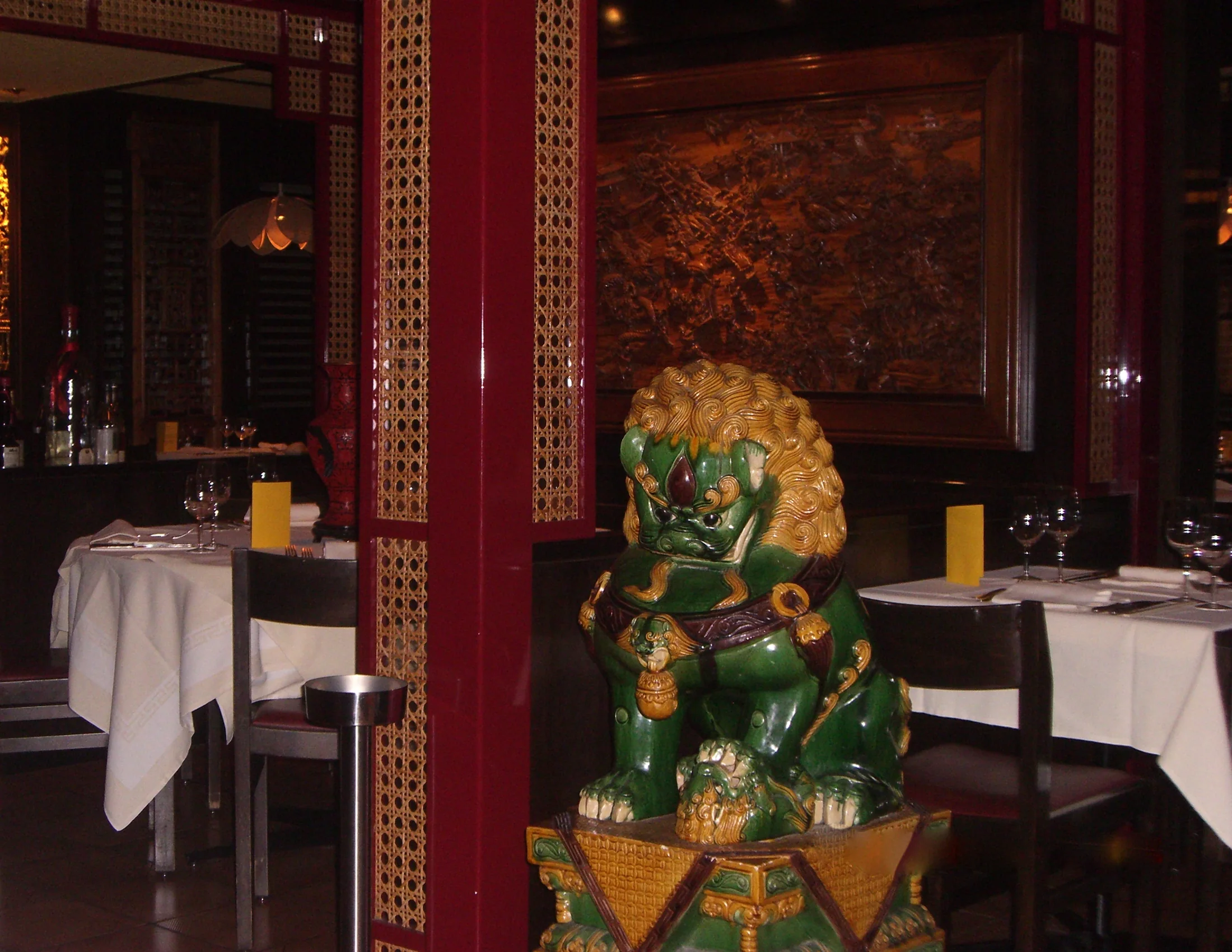 Lion gardien dans la salle
